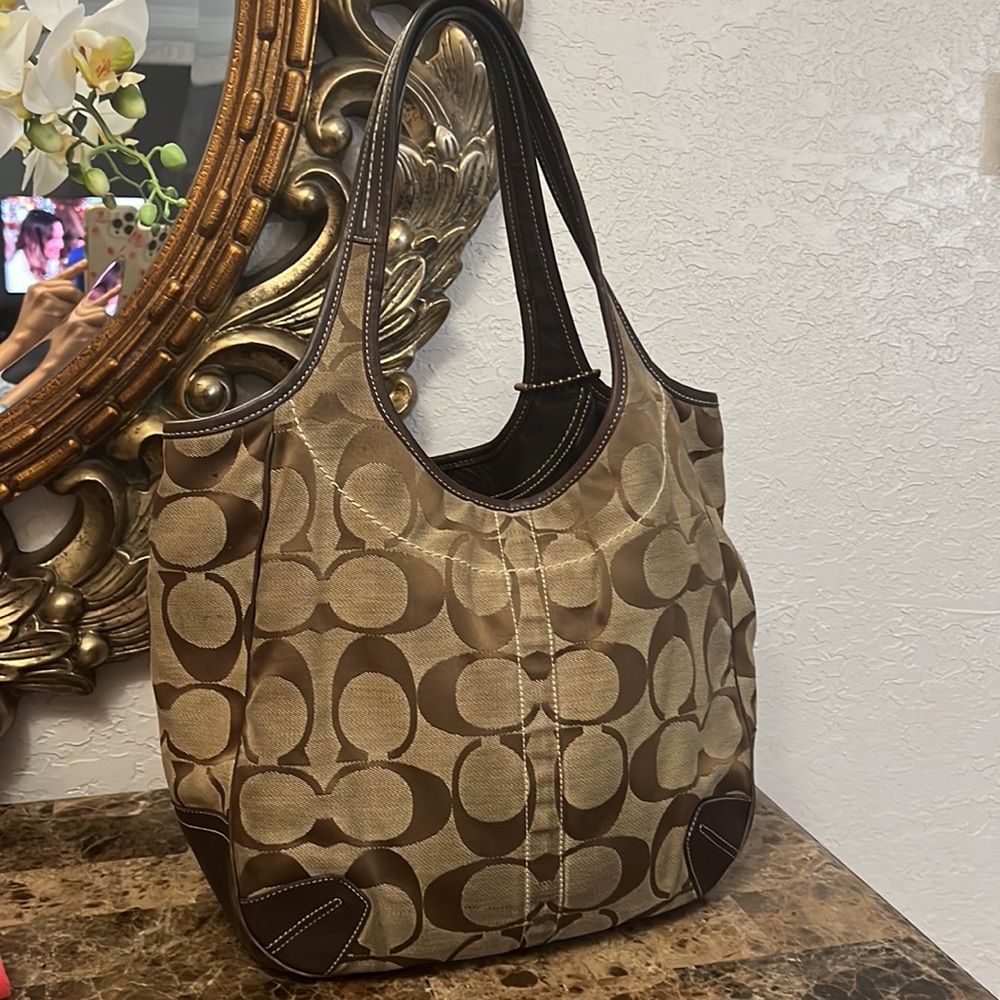 Used Coach bag - Picture 2 of 9